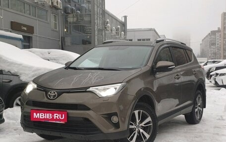 Toyota RAV4, 2018 год, 2 379 000 рублей, 3 фотография