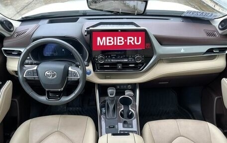 Toyota Highlander, 2022 год, 5 500 800 рублей, 8 фотография