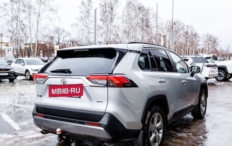 Toyota RAV4, 2021 год, 3 618 000 рублей, 5 фотография