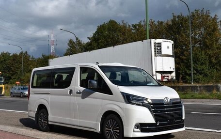 Toyota HiAce H300, 2022 год, 5 732 000 рублей, 1 фотография