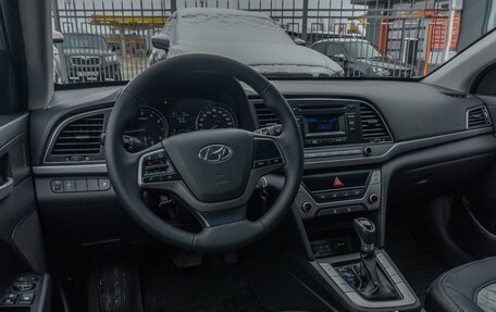 Hyundai Elantra VI рестайлинг, 2017 год, 1 889 000 рублей, 6 фотография