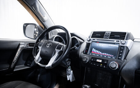 Toyota Land Cruiser Prado 150 рестайлинг 2, 2014 год, 3 700 000 рублей, 21 фотография