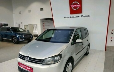 Volkswagen Touran III, 2011 год, 899 000 рублей, 1 фотография