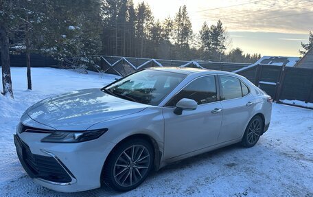 Toyota Camry, 2023 год, 3 690 000 рублей, 2 фотография