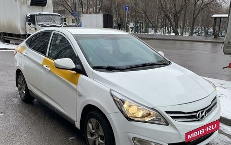 Hyundai Solaris II рестайлинг, 2015 год, 550 000 рублей, 2 фотография