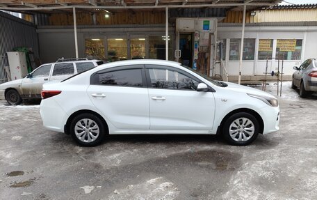 KIA Rio IV, 2018 год, 880 000 рублей, 6 фотография