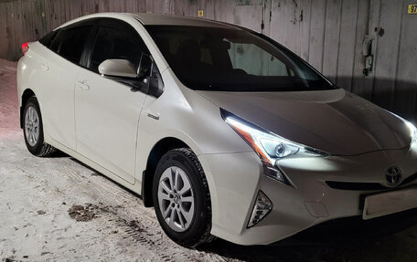 Toyota Prius IV XW50, 2017 год, 3 000 000 рублей, 5 фотография