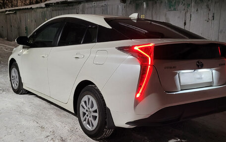 Toyota Prius IV XW50, 2017 год, 3 000 000 рублей, 3 фотография