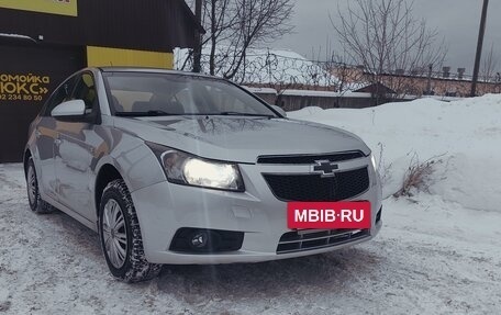 Chevrolet Cruze II, 2010 год, 595 000 рублей, 2 фотография