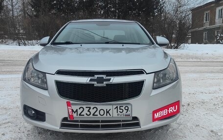 Chevrolet Cruze II, 2010 год, 595 000 рублей, 3 фотография