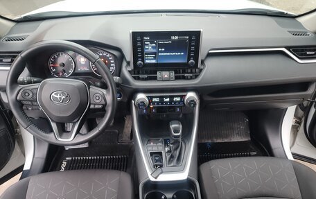 Toyota RAV4, 2021 год, 3 399 900 рублей, 8 фотография