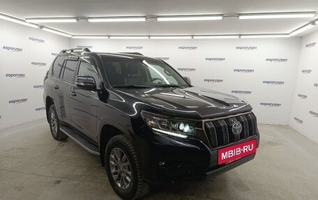 Toyota Land Cruiser Prado 150 рестайлинг 2, 2022 год, 7 550 000 рублей, 2 фотография