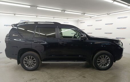 Toyota Land Cruiser Prado 150 рестайлинг 2, 2022 год, 7 550 000 рублей, 8 фотография