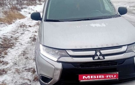 Mitsubishi Outlander III рестайлинг 3, 2017 год, 1 550 000 рублей, 9 фотография