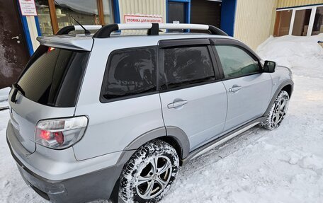 Mitsubishi Outlander III рестайлинг 3, 2005 год, 630 000 рублей, 4 фотография