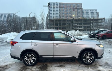 Mitsubishi Outlander III рестайлинг 3, 2016 год, 1 650 000 рублей, 4 фотография