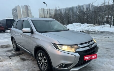 Mitsubishi Outlander III рестайлинг 3, 2016 год, 1 650 000 рублей, 3 фотография