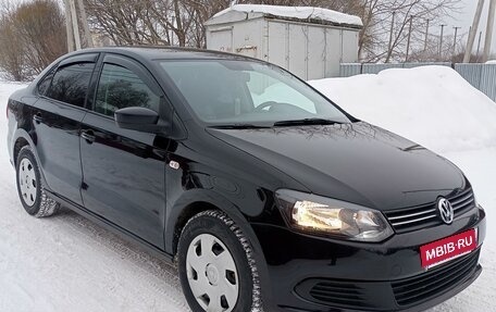 Volkswagen Polo VI (EU Market), 2011 год, 595 000 рублей, 2 фотография