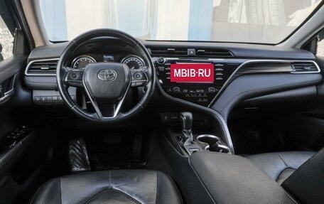 Toyota Camry, 2018 год, 2 599 000 рублей, 6 фотография