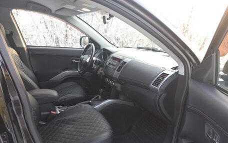 Mitsubishi Outlander III рестайлинг 3, 2011 год, 1 450 000 рублей, 10 фотография