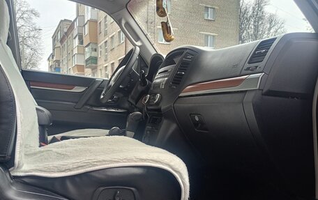 Mitsubishi Pajero IV, 2008 год, 1 590 000 рублей, 10 фотография