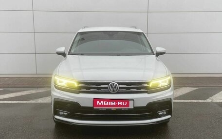 Volkswagen Tiguan II, 2019 год, 2 707 000 рублей, 2 фотография