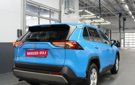 Toyota RAV4, 2021 год, 2 915 000 рублей, 5 фотография