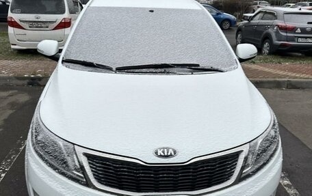 KIA Rio III рестайлинг, 2013 год, 985 000 рублей, 2 фотография