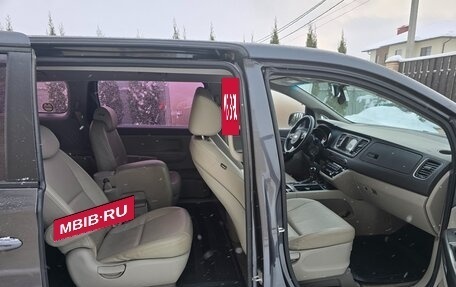 KIA Carnival III, 2016 год, 2 950 000 рублей, 16 фотография