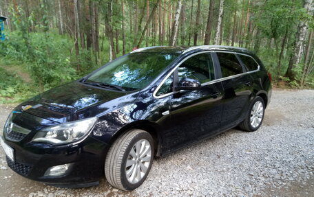 Opel Astra J, 2011 год, 900 000 рублей, 1 фотография