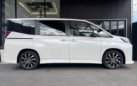 Toyota Noah, 2022 год, 2 150 001 рублей, 5 фотография