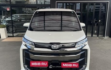 Toyota Noah, 2022 год, 2 150 001 рублей, 3 фотография