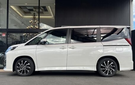 Toyota Noah, 2022 год, 2 150 001 рублей, 9 фотография