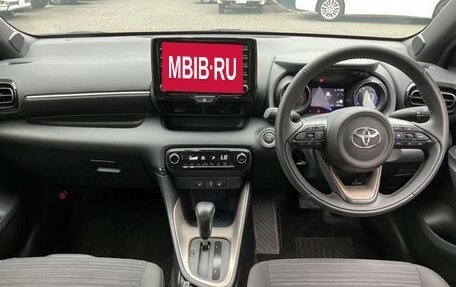 Toyota Yaris, 2021 год, 1 170 000 рублей, 9 фотография