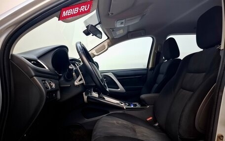 Mitsubishi Pajero Sport III рестайлинг, 2018 год, 2 850 000 рублей, 16 фотография