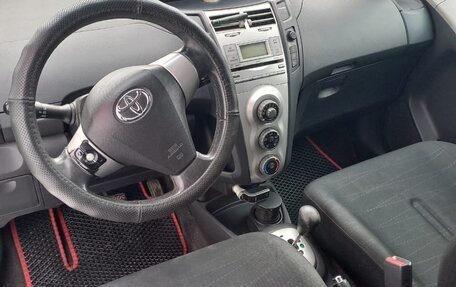 Toyota Yaris III рестайлинг, 2008 год, 600 000 рублей, 8 фотография