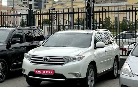 Toyota Highlander III, 2012 год, 1 690 000 рублей, 1 фотография