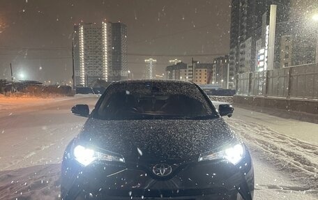 Toyota C-HR I рестайлинг, 2019 год, 2 300 000 рублей, 1 фотография