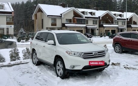 Toyota Highlander III, 2012 год, 1 690 000 рублей, 2 фотография