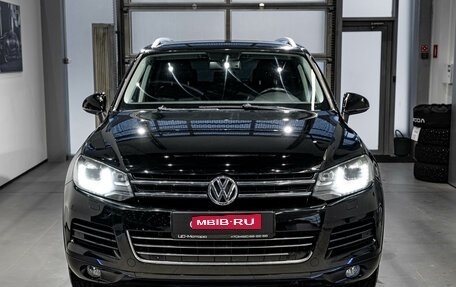 Volkswagen Touareg III, 2011 год, 2 579 000 рублей, 2 фотография