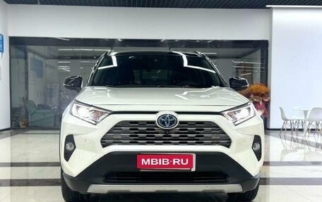 Toyota RAV4, 2021 год, 3 450 000 рублей, 2 фотография