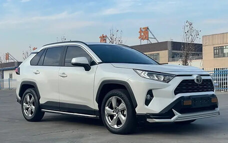 Toyota RAV4, 2022 год, 2 550 000 рублей, 6 фотография