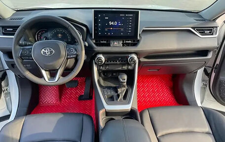 Toyota RAV4, 2022 год, 2 550 000 рублей, 8 фотография