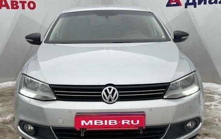 Volkswagen Jetta VI, 2013 год, 1 125 000 рублей, 2 фотография