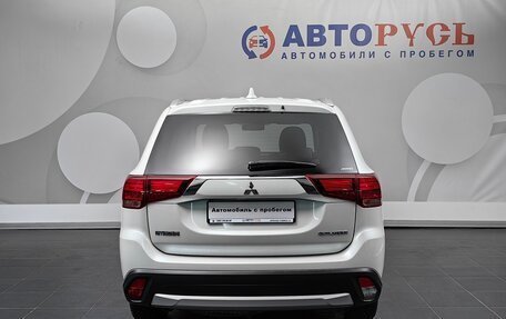 Mitsubishi Outlander III рестайлинг 3, 2018 год, 1 999 000 рублей, 4 фотография