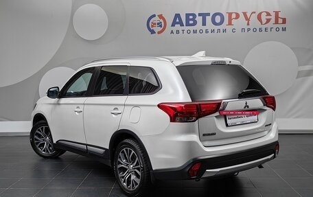 Mitsubishi Outlander III рестайлинг 3, 2018 год, 1 999 000 рублей, 2 фотография