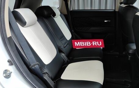 Mitsubishi Outlander III рестайлинг 3, 2018 год, 1 999 000 рублей, 10 фотография