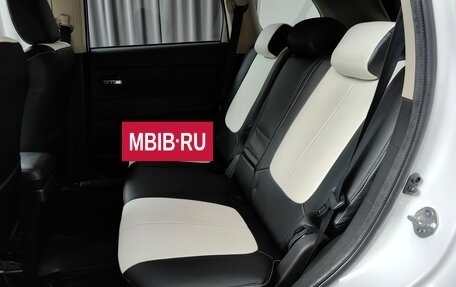 Mitsubishi Outlander III рестайлинг 3, 2018 год, 1 999 000 рублей, 11 фотография