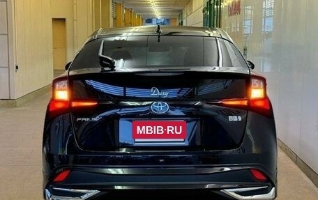 Toyota Prius IV XW50, 2021 год, 1 690 000 рублей, 6 фотография