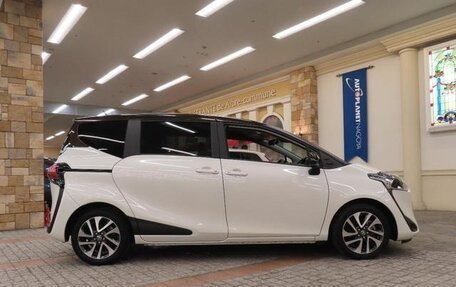 Toyota Sienta II, 2021 год, 1 364 000 рублей, 5 фотография